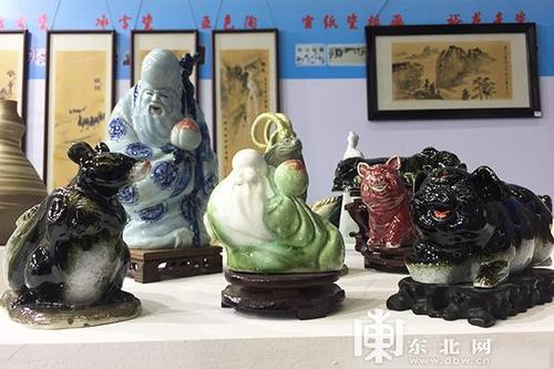 瓷等工艺美术陶瓷,紫砂壶,五色陶,文化装饰陶瓷等120余种陶瓷系列产品